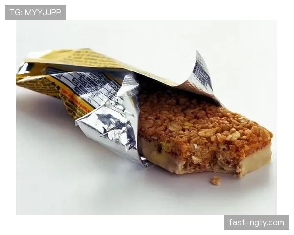 杨力维家的冰箱里塞满了蛋白粉，连饮料都喝零卡的