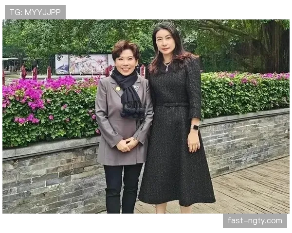邓亚萍饭局上掏出小金条，旁边的人表情秒变真的假的？