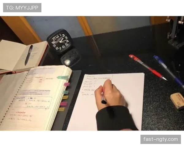 龚翔宇训练完随手啃个苹果，这自律程度真的服了